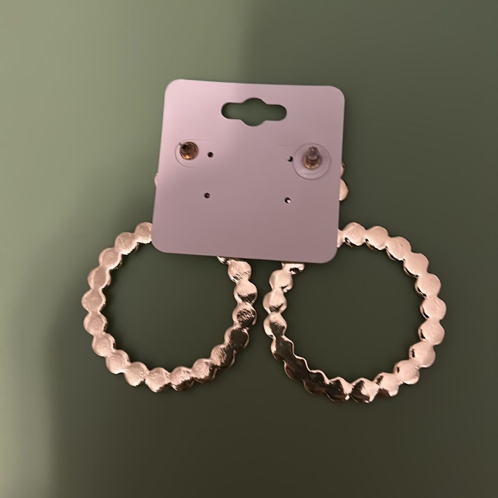 ✨3/$15✨Gold, Rounded Dangle Earrings - Picture 4 of 4